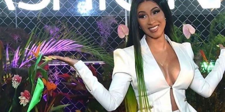 Cardi B é acusada novamente por delitos por causa de briga em clube de strip