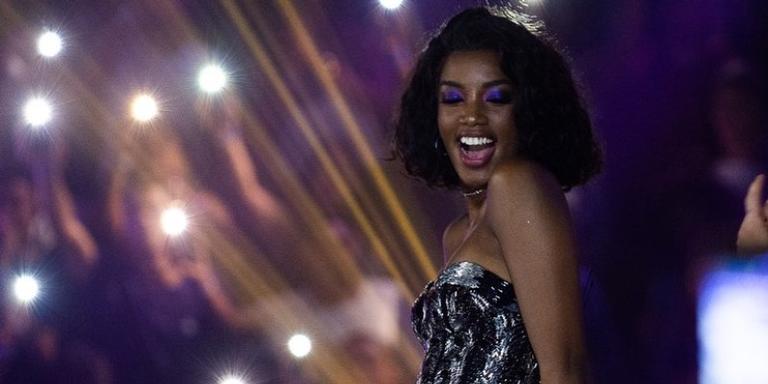 Iza solta a voz em homenagem aos 10 anos da morte de Michael Jackson