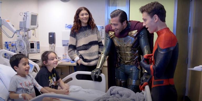 Atores de ‘Homem-Aranha: Longe de Casa’ aparecem fantasiados e de surpresa em hospital infantil