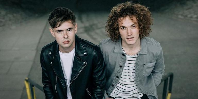 Depois de Maisie Williams, duo Seafret ‘dispensa’ mais atores de ‘Game of Thrones’ em clipes: ‘Somos famosos agora’