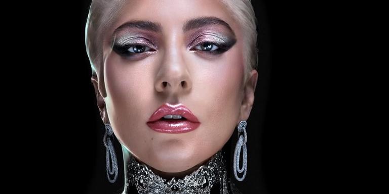 Lady Gaga divulga sua linha de maquiagem em vídeo promocional