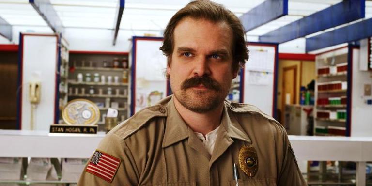 David Harbour, o Hopper de ‘Stranger Things’, pode estar dando dicas da 4ª temporada da série