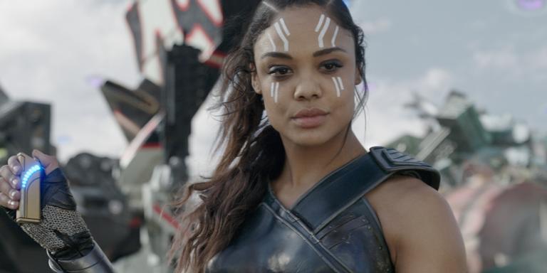 Tessa Thompson fala sobre Valquíria: ‘Como rei, ela precisa de sua rainha’