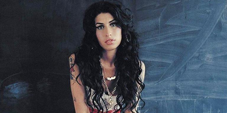 Morte de Amy Winehouse completa oito anos e Kelly Osbourne presta homenagem à amiga