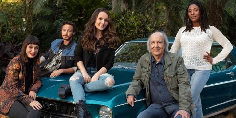 Larissa Manoela e Erasmo Carlos iniciam gravações de ‘Modo Avião’, novo filme da Netflix