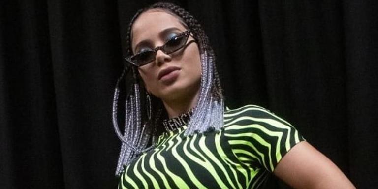 Anitta canta ‘Faz Gostoso’ pela primeira vez em show na Suíça e exibe imagens de Madonna no telão