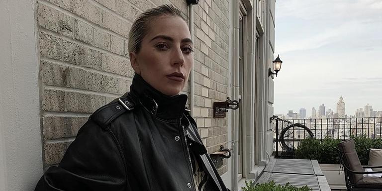 E o Bradley Cooper? Lady Gaga é flagrada aos beijos com engenheiro de som