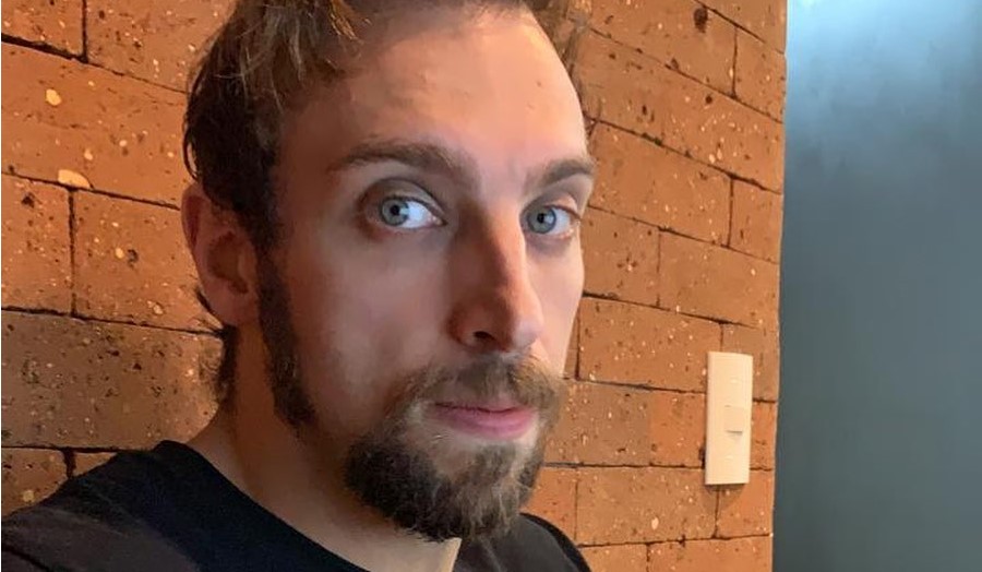 Léo Lins insiste na prática da gordofobia e mostra que lucra com insultos: “Não é piada. É negócio”