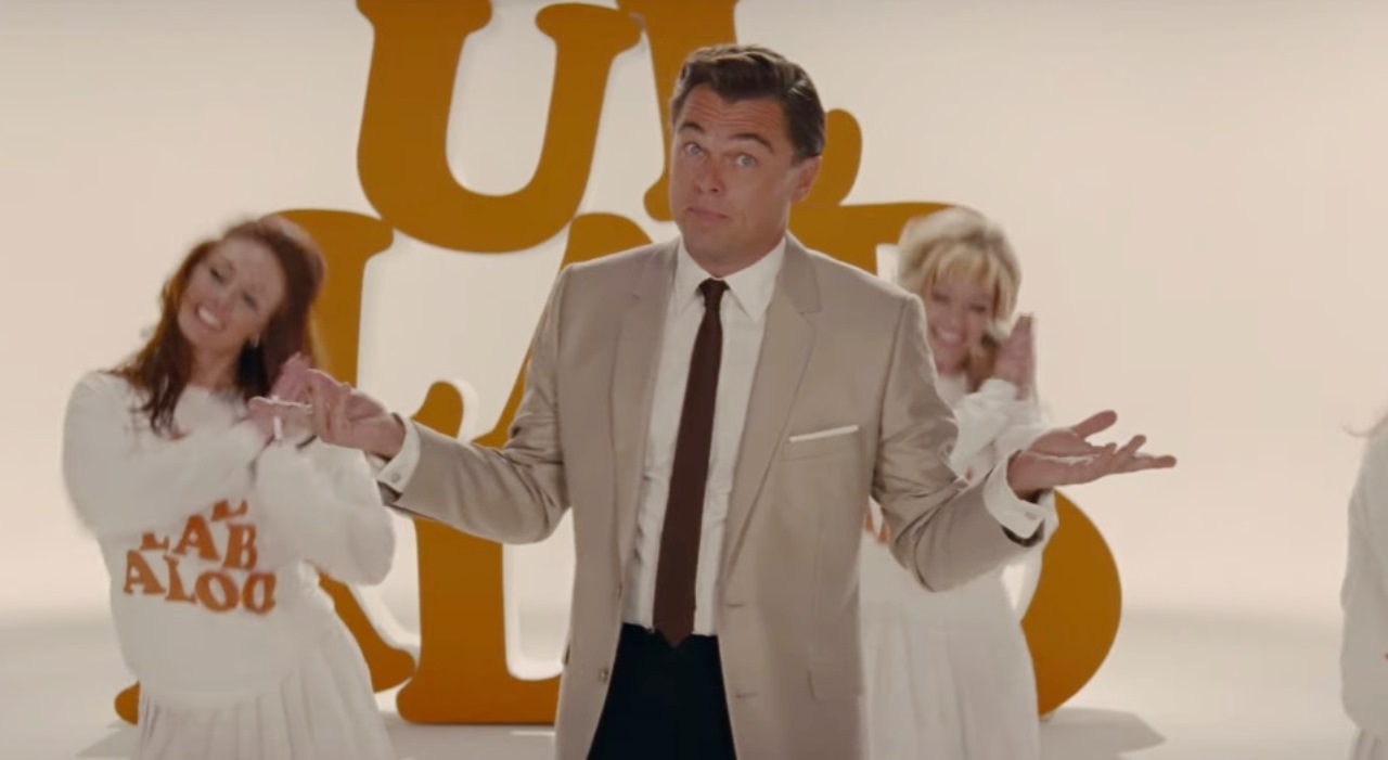 Leonardo DiCaprio canta em cena liberada da versão estendida de Era Uma Vez Em…Hollywood