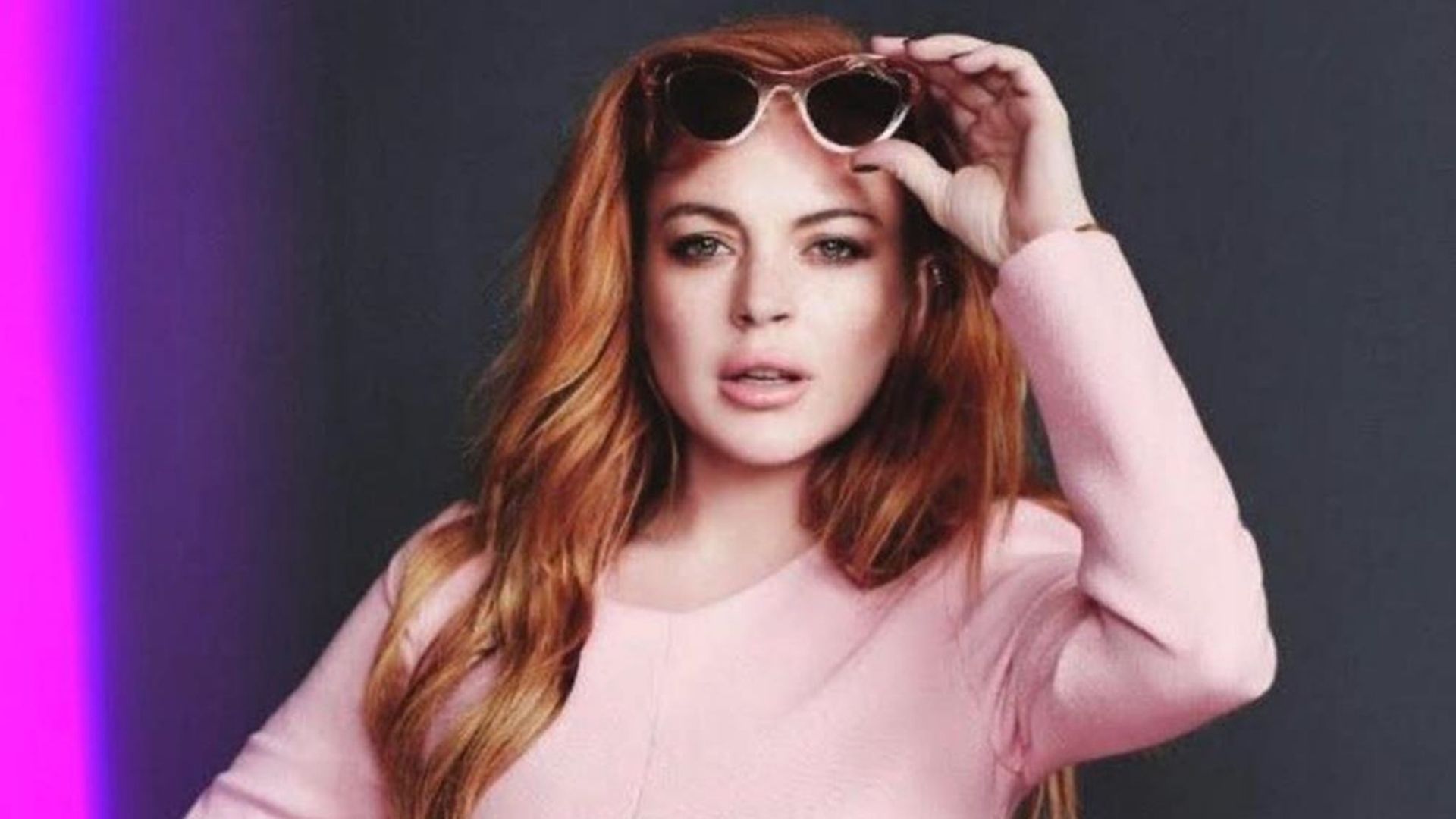 Lindsay Lohan divulga a capa do seu primeiro álbum em 14 anos e fala sobre família