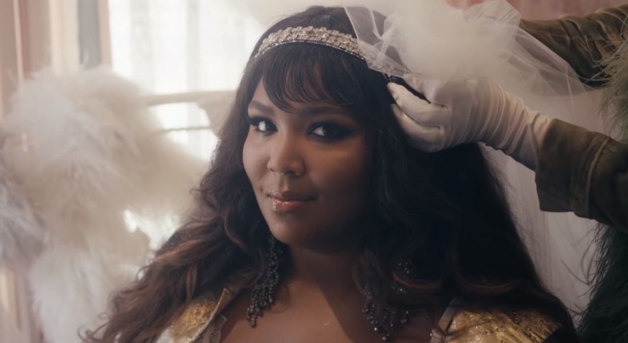 Lizzo completa seis semanas no topo da Billboard Hot 100 e está mais perto de desbancar Iggy Azalea e Charli XCX