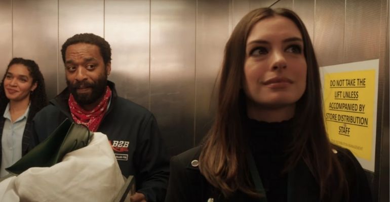 Anne Hathaway planeja roubo a diamante em meio à pandemia de coronavírus no trailer de “Locked Down”