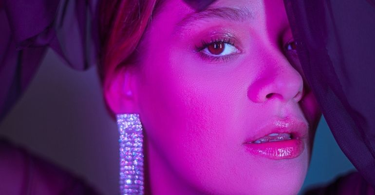 Lorena Simpson divulga “Make Me Go” e fala sobre amor inesquecível: “Vira e mexe as lembranças voltam”