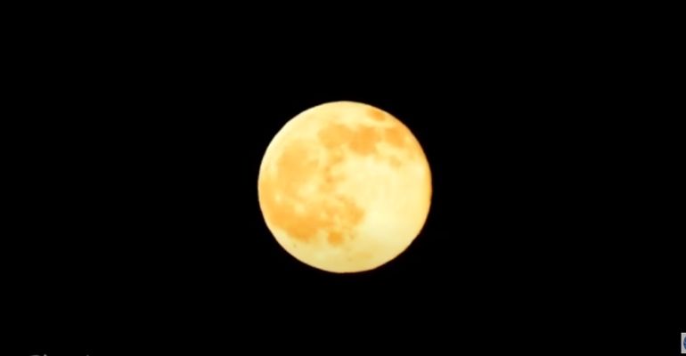 Lua de morango poderá ser vista ao redor do mundo nesta sexta-feira