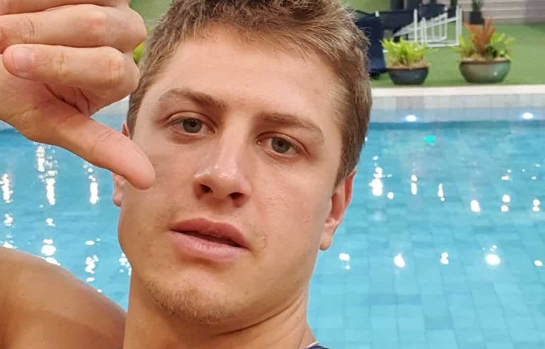 Lucas Gallina, ex-BBB20, mostra mudança após preenchimento labial