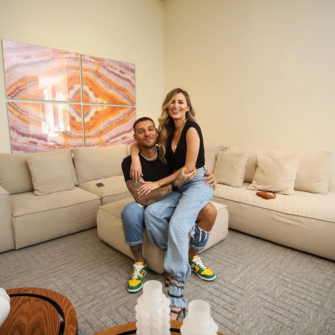 Lucas Lucco e Lorena Carvalho estão esperando o primeiro filho
