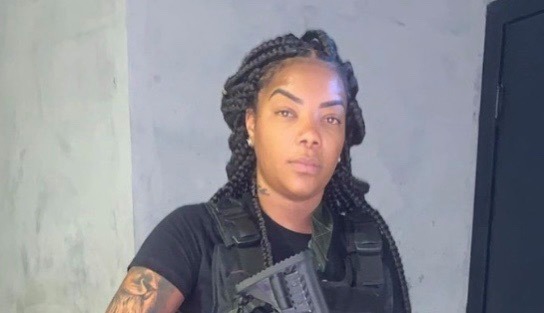 Ludmilla exibe figurino de personagem em série do Globoplay: “Em construção”