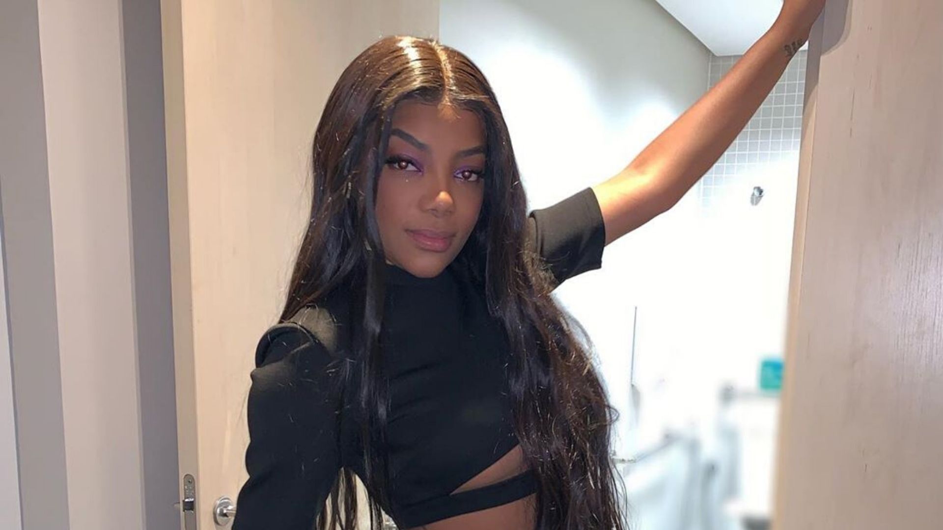 Ludmilla cumpre promessa e lança nova versão de Beija-me, do Zeca Pagodinho