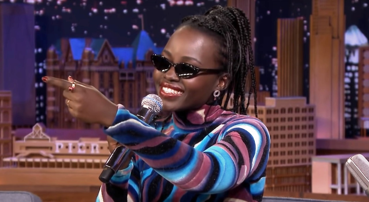 Lupita Nyong’o revela lado rapper e faz freestyle ao vivo no programa de Jimmy Fallon