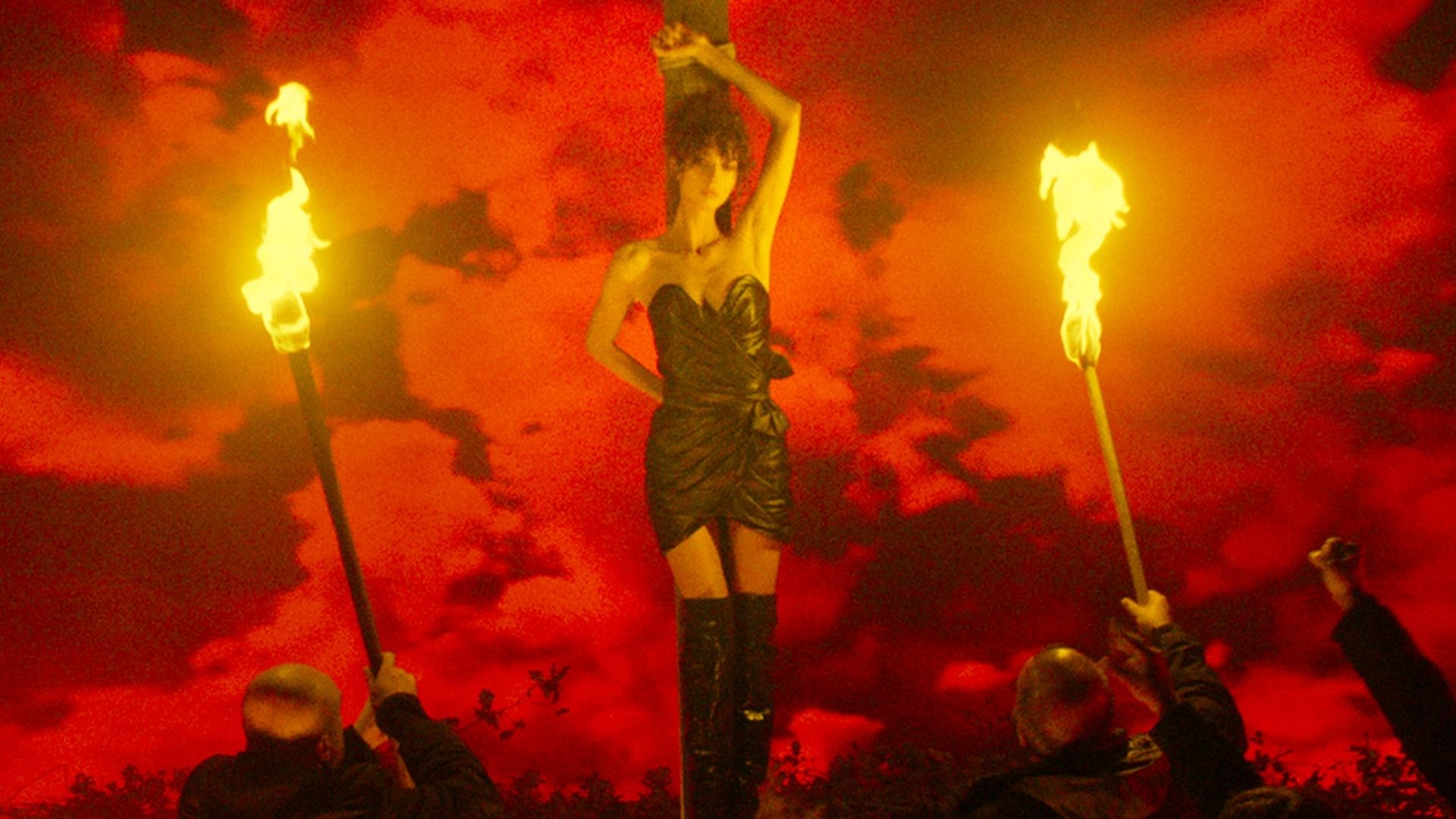 “Lux Æterna”: Bruxas, luzes piscantes e metalinguagem em trailer do novo filme de Gaspar Noé