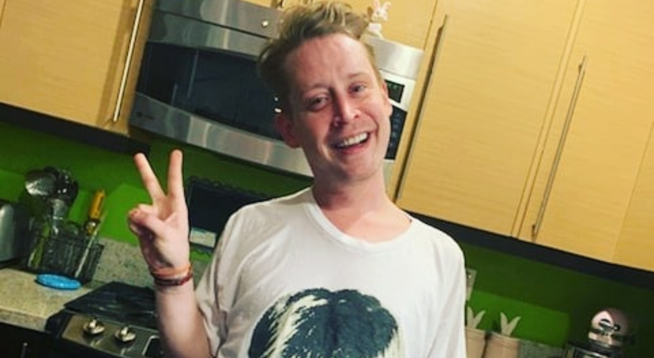Macaulay Culkin fala sobre desvantagem da fama por Esqueceram de Mim durante Natal: “Estar na TV a cada 2 segundos”