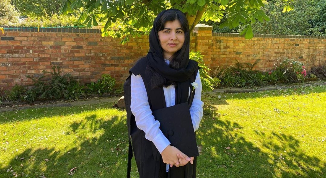 Oito anos após ser baleada, ativista Malala celebra formatura em Oxford