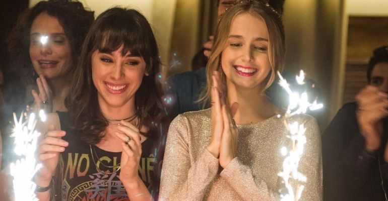Malhação – Viva a Diferença: Lica descobre cicatrizes no corpo de Clara e meia-irmã revela segredo