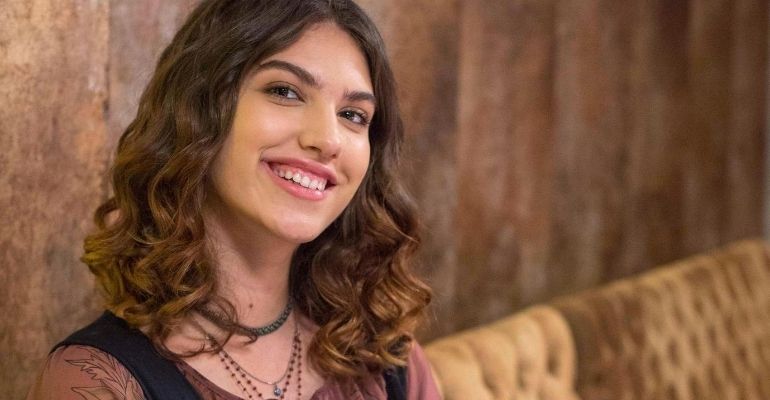 Malhação – Viva a Diferença: Após flagra, Samantha enquadra Tina e Anderson