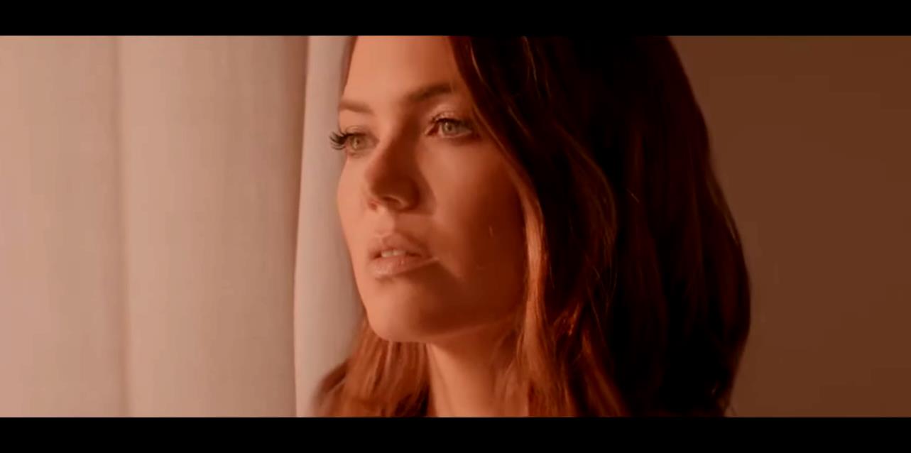 Mandy Moore retorna para carreira musical após 10 anos