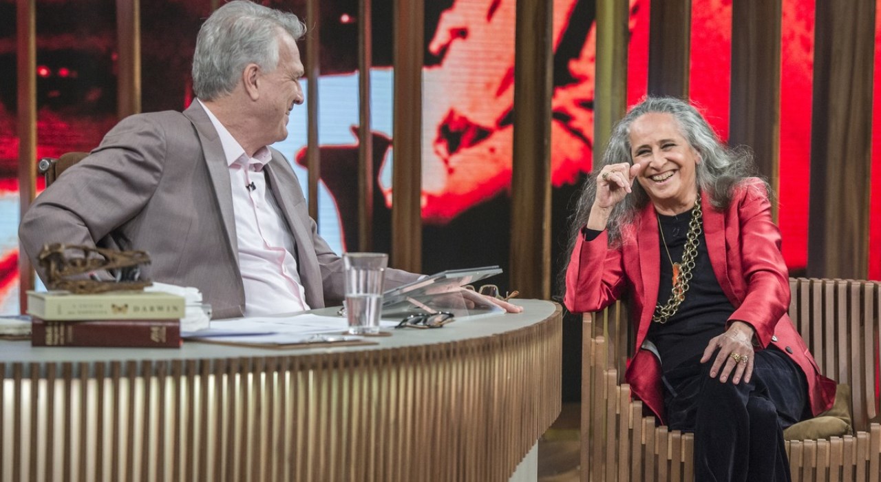 Maria Bethânia confessa que é fã de super-heróis e que já namorou Fábio Jr.