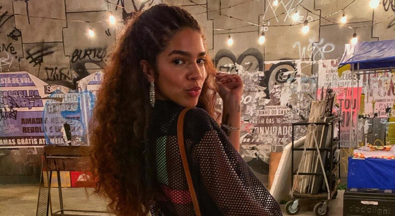 Maria, jovem atriz de Amor de Mãe, mostra talento no pole dance; confira
