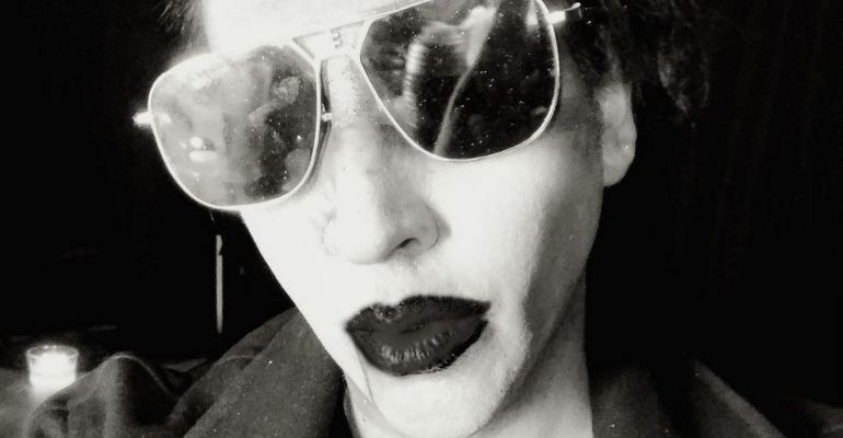 Marilyn Manson é desligado de gravadora e cortado de séries após denúncias de abuso