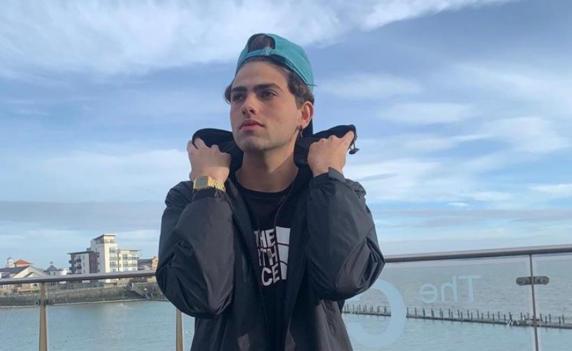 Mario Junior diz ser o “galã” do TikTok na vida real e elege Adnet como melhor imitador de seus vídeos