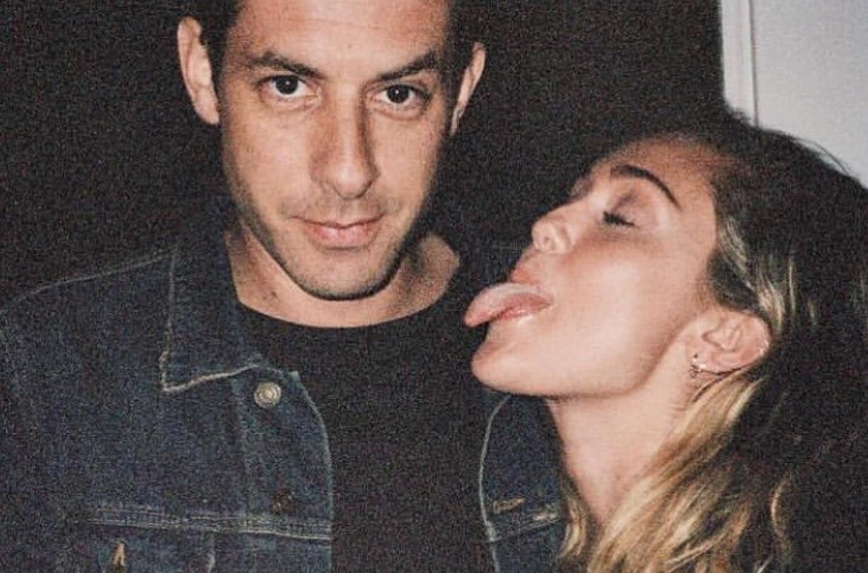 She is here! Mark Ronson divulga prévia da sua nova música com Miley Cyrus