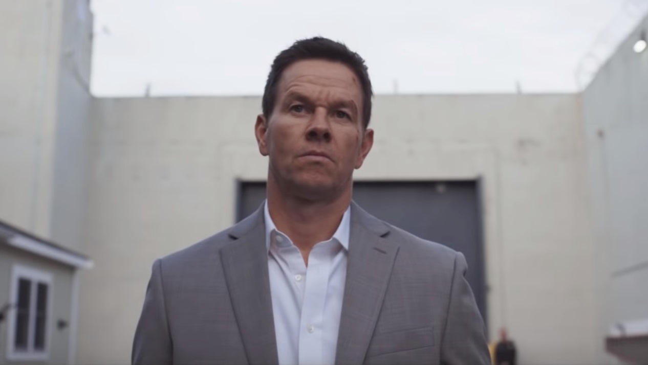 Mark Wahlberg tenta fazer justiça com as próprias mãos no trailer repleto de ação de Troco em Dobro