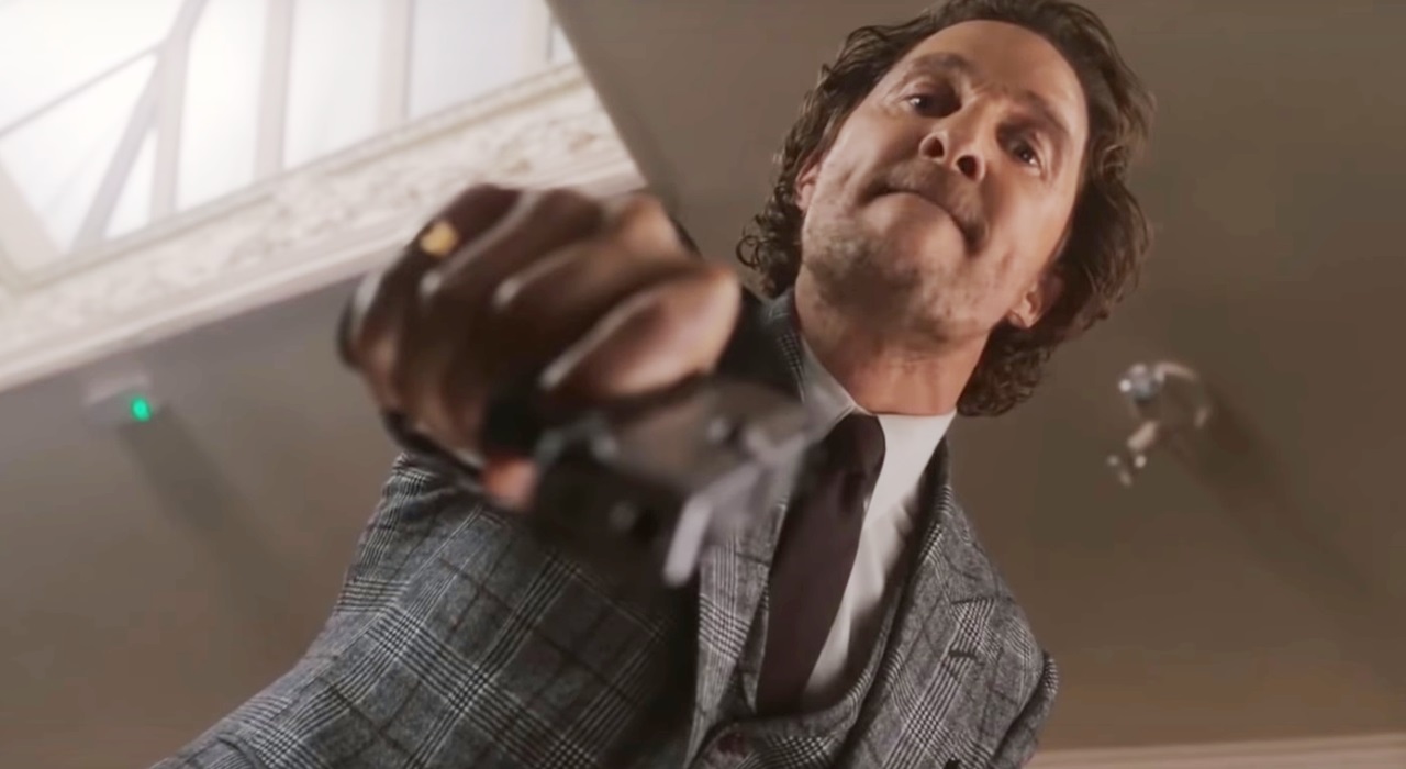 Matthew McConaughey enfrenta ameaças ao seu império de drogas britânico em novo trailer de The Gentlemen