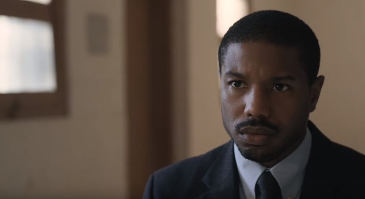 Michael B. Jordan enfrenta racismo ao tentar provar inocência de um homem em novo trailer de Luta Por Justiça