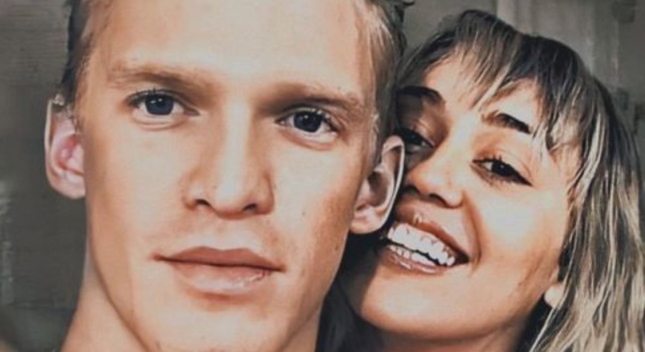 Miley Cyrus recebe alta do hospital após cirurgia e Cody Simpson comemora: ”Minha garota finalmente liberada”