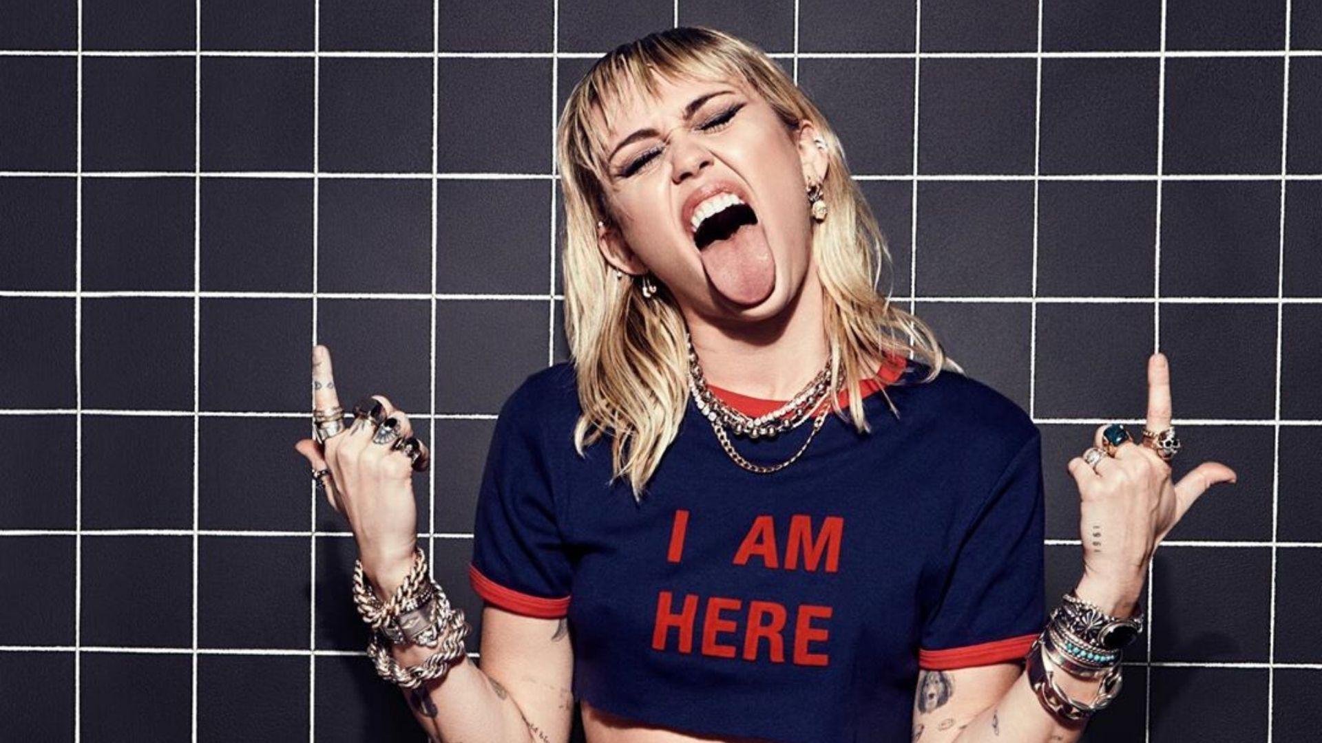 Miley Cyrus encerra a década com minidocumentário sobre a carreira e o casamento com Liam Hemsworth