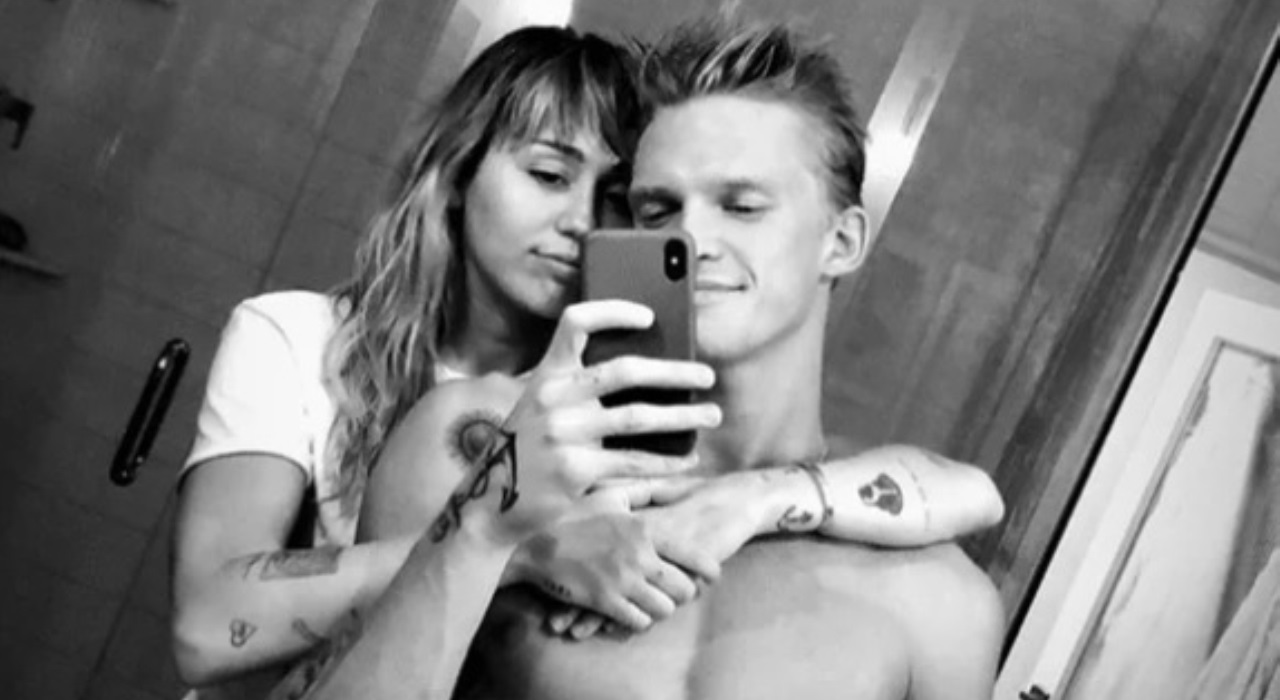 Cody Simpson comenta sobre namoro com Miley Cyrus: “É uma experiência diferente ter sido amigo antes”