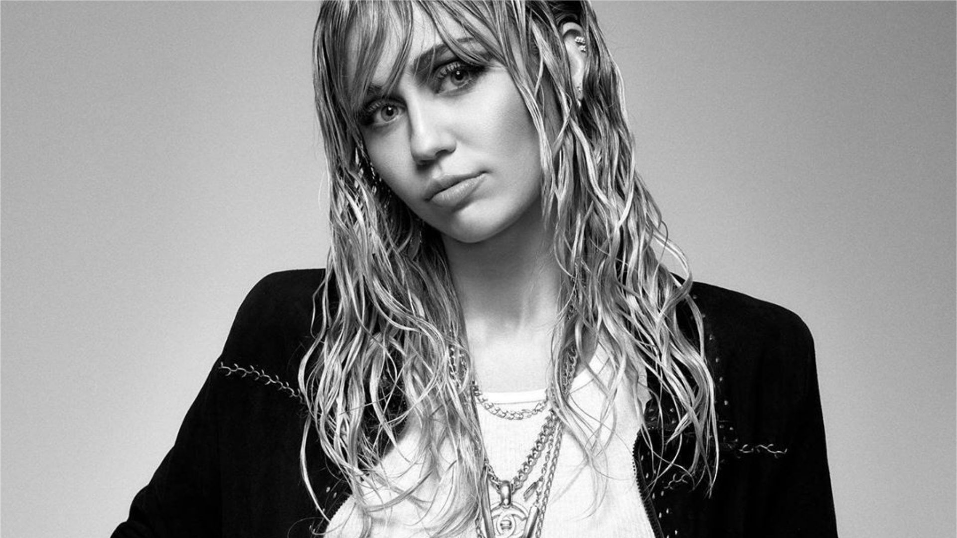 Perseguidor de Miley Cyrus é preso em Las Vegas após ameaçar cantora com tweets bizarros