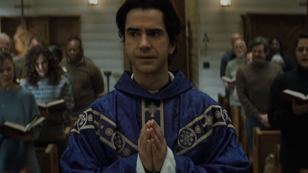 Netflix libera pôster de “Missa da Meia-Noite” destacando protagonistas da trama