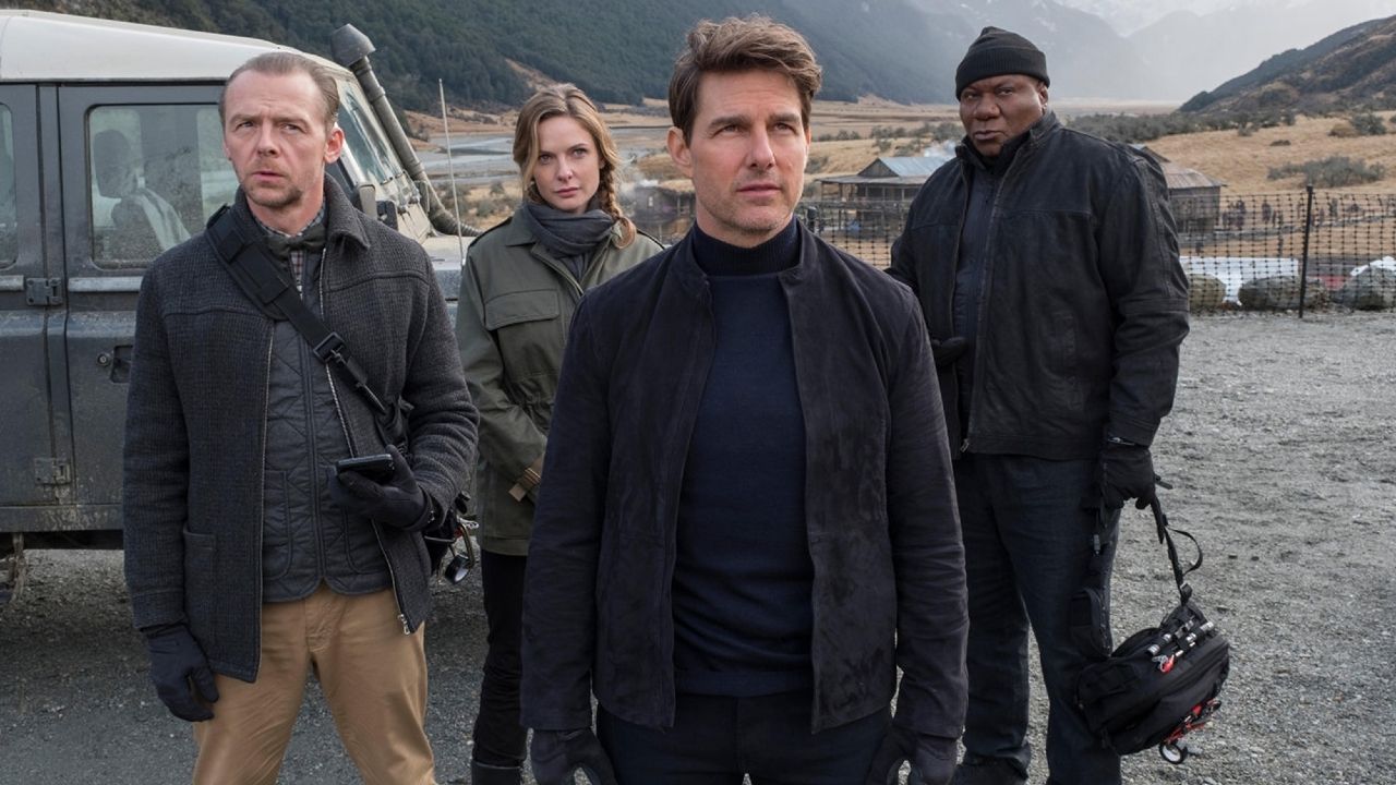 Tom Cruise fica pendurado em avião nos bastidores de “Missão Impossível 8”
