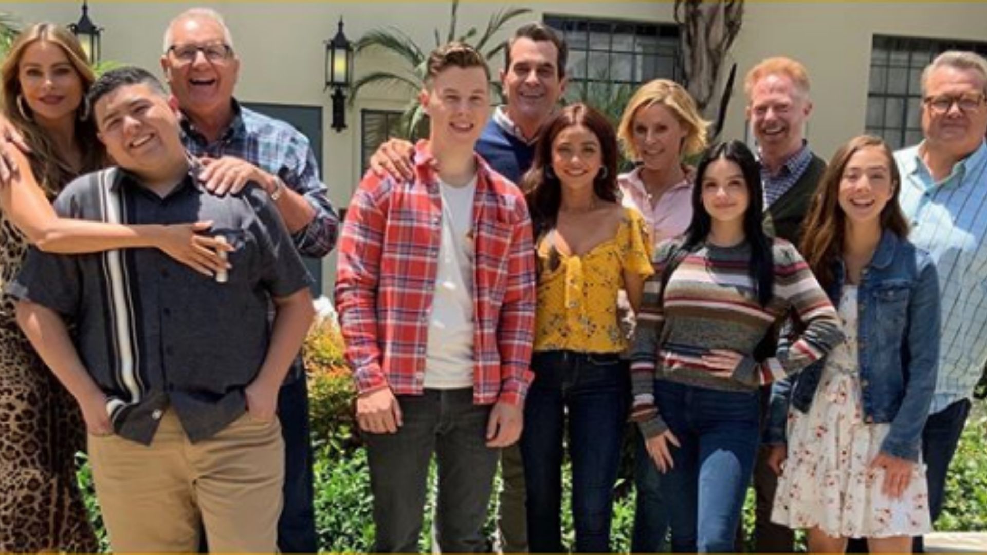Sofia Vergara comemora aniversário de casamento e elenco de Modern Family faz festa no Instagram