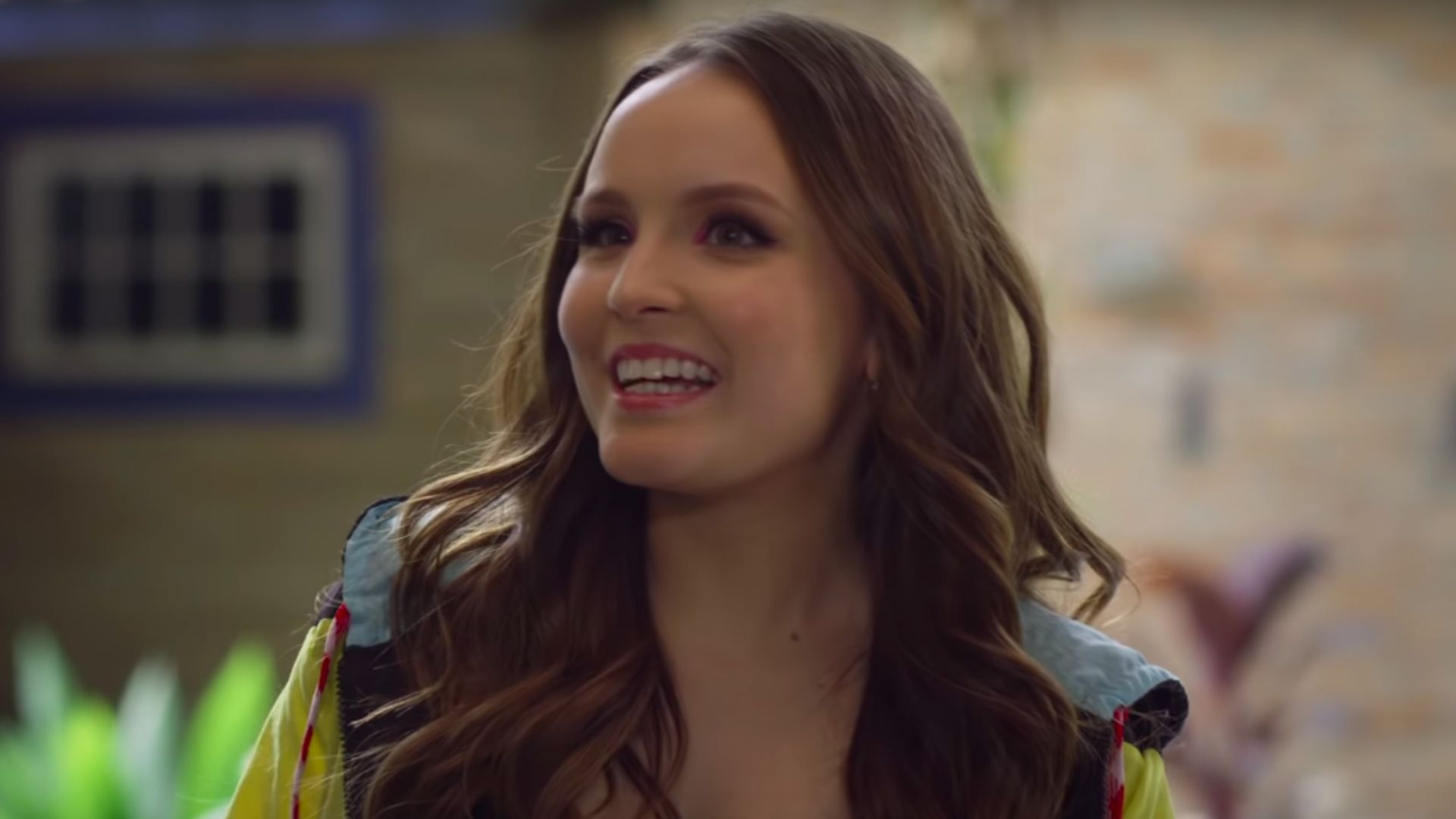 Larissa Manoela faz tatuagem em homenagem ao filme Modo Avião; confira