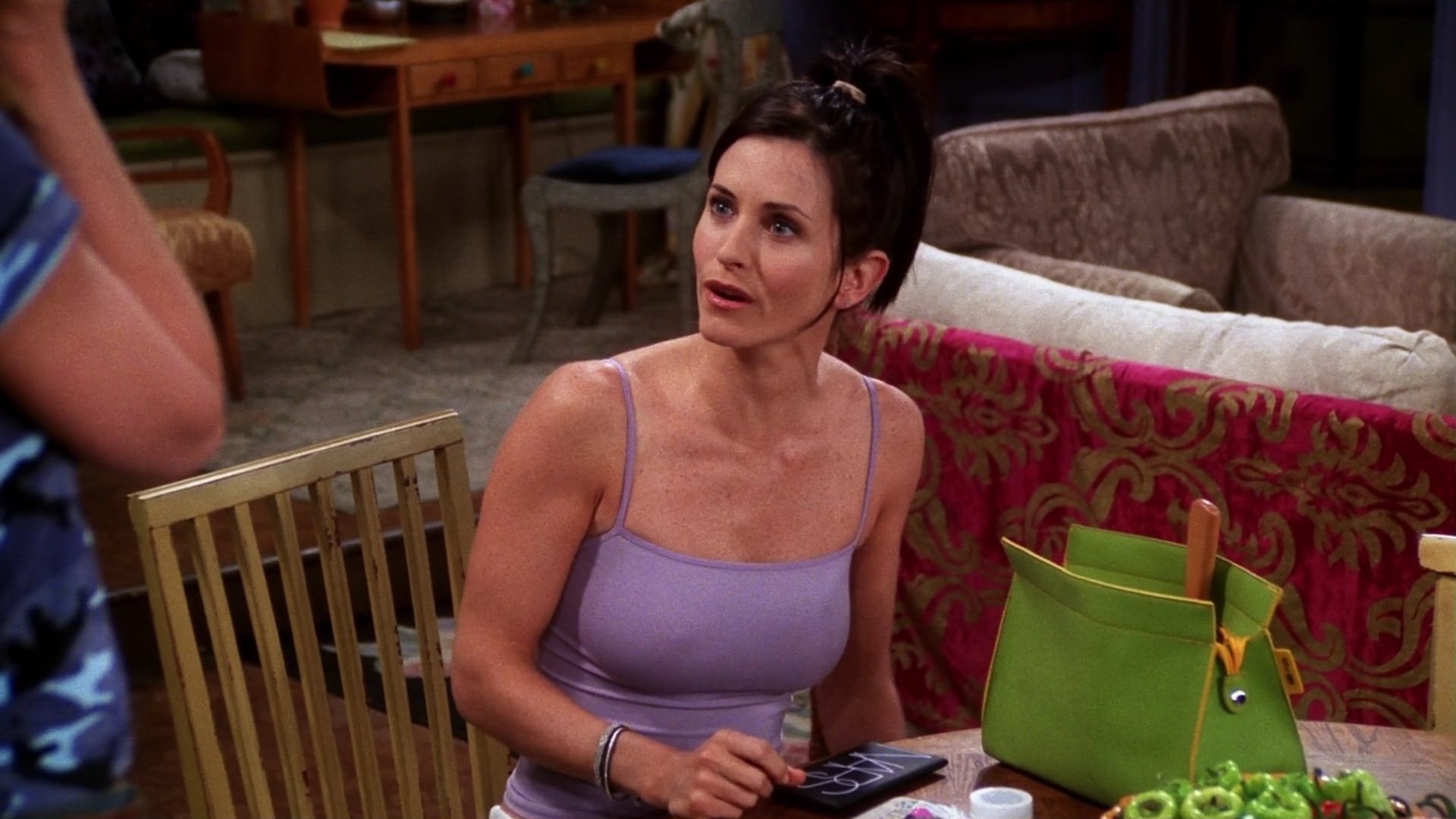 25 anos de Friends: Canal achou que as pessoas não iriam gostar da Monica e quase censurou episódio
