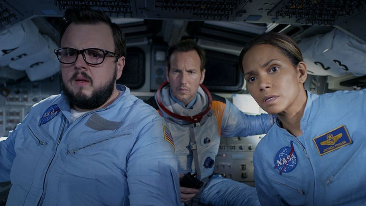“Moonfall – Ameaça Lunar” testa a paciência do espectador em filme catástrofe desanimador | Crítica