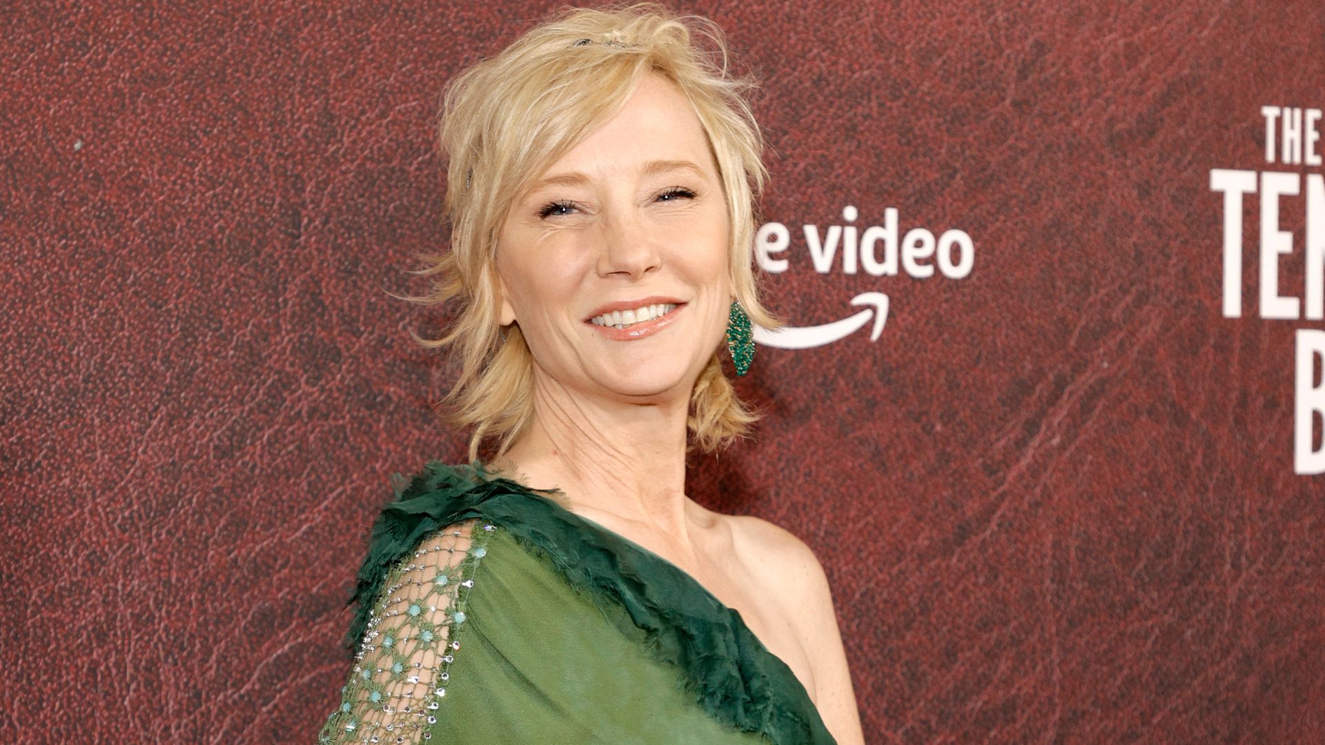 Morre Anne Heche, aos 53 anos, após trágico acidente de carro
