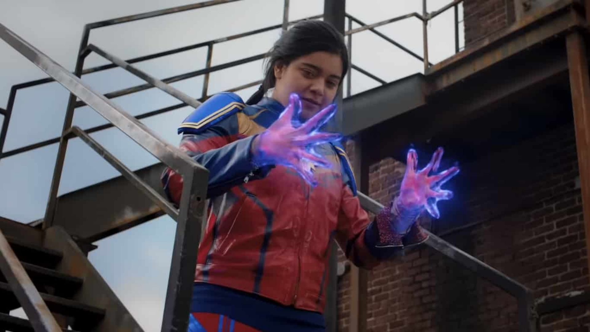 “Ms. Marvel”: Kamala Khan aparece como heroína em novo pôster da série; veja