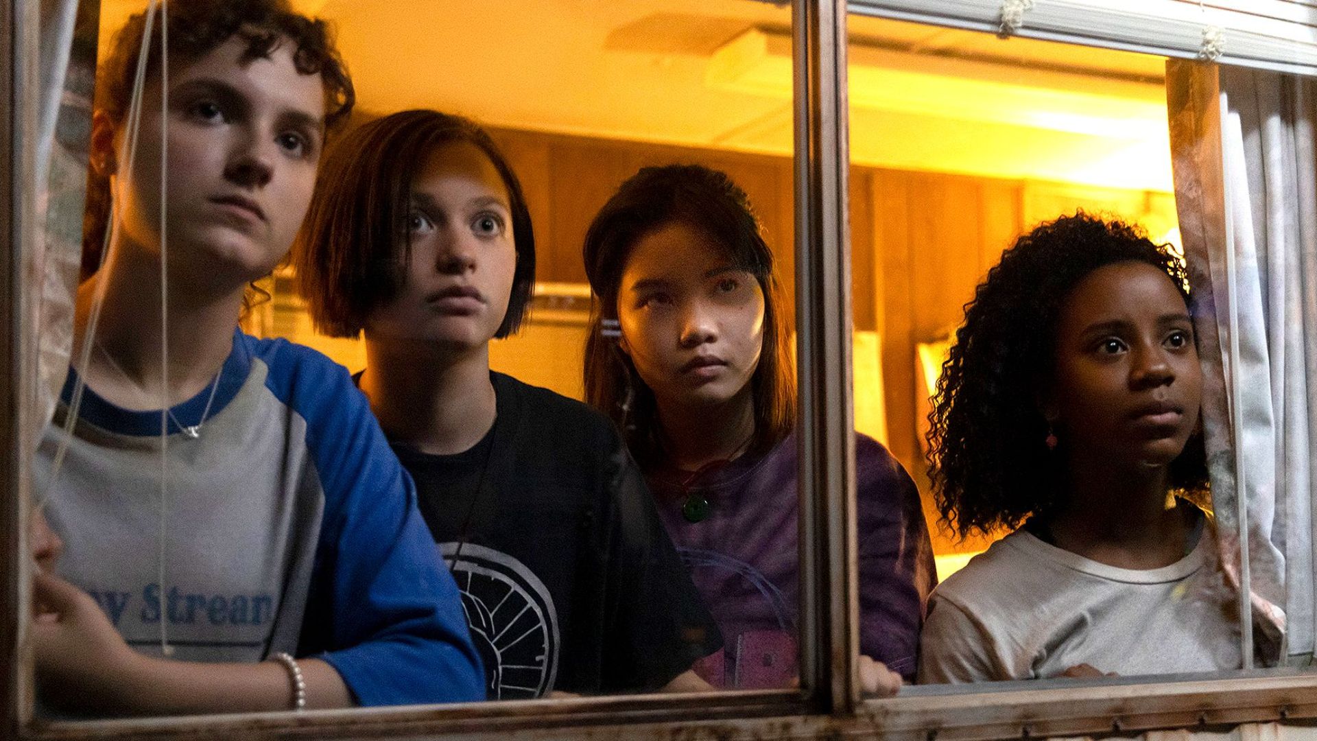 Multiverso de “Paper Girls” fica em evidência no novo trailer da série; assista